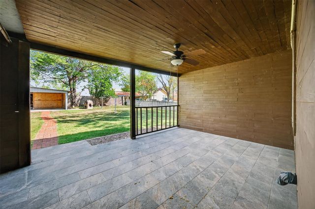 204 Taylor ST, Hutto, TX 78634