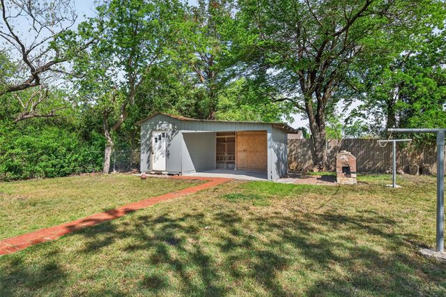 204 Taylor ST, Hutto, TX 78634