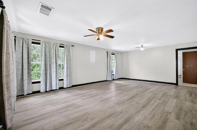 204 Taylor ST, Hutto, TX 78634