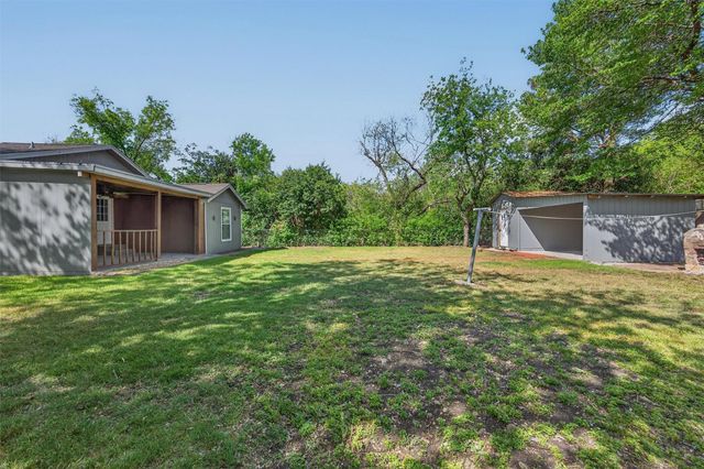 204 Taylor ST, Hutto, TX 78634