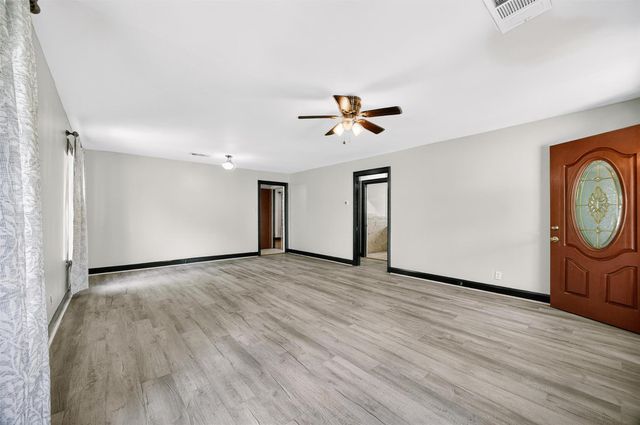 204 Taylor ST, Hutto, TX 78634