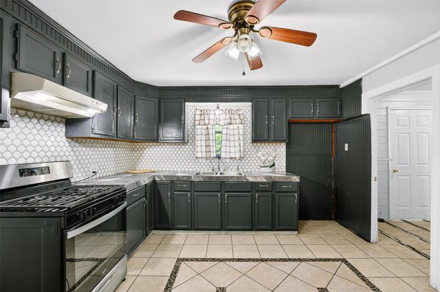 204 Taylor ST, Hutto, TX 78634