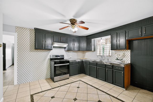 204 Taylor ST, Hutto, TX 78634