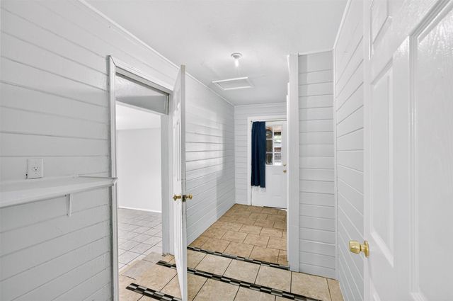 204 Taylor ST, Hutto, TX 78634