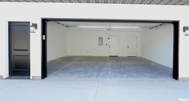 1006 S 4TH Street, Clinton, IA 52732