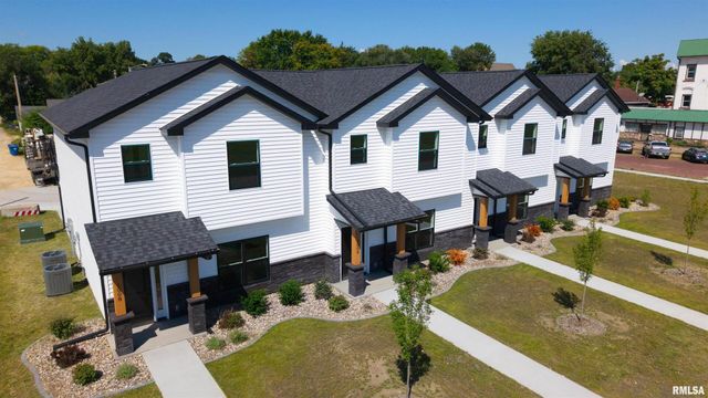 1006 S 4TH Street, Clinton, IA 52732