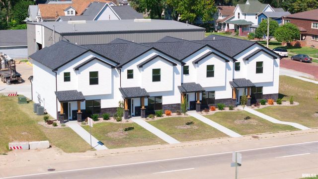 1006 S 4TH Street, Clinton, IA 52732