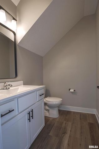 1006 S 4TH Street, Clinton, IA 52732