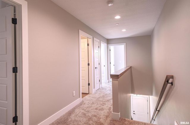 1006 S 4TH Street, Clinton, IA 52732