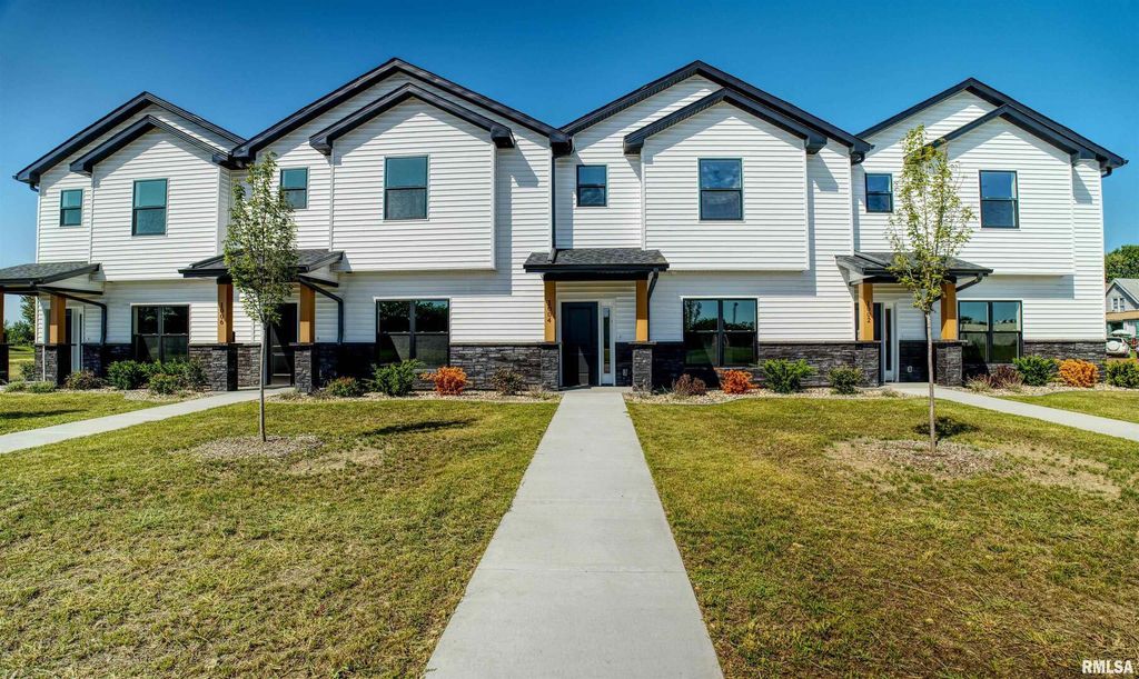 1006 S 4TH Street, Clinton, IA 52732