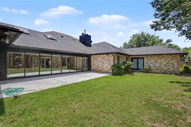 306 NW 33rd Pl, Lawton, OK 73505