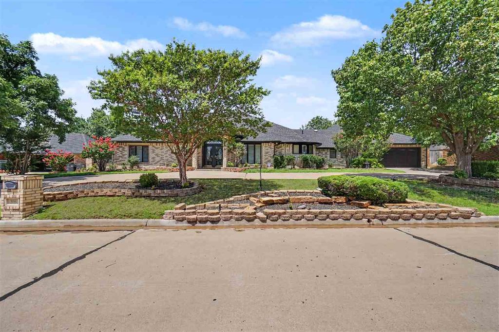 306 NW 33rd Pl, Lawton, OK 73505