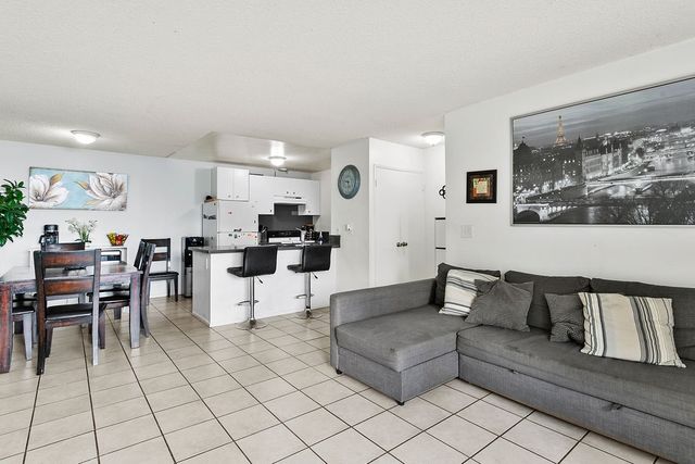 2521 W Sunflower Avenue R1, Santa Ana, CA 92704