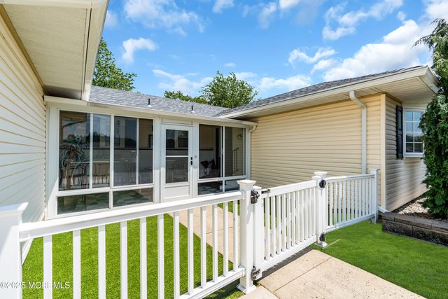 13 Canaries Court, Toms River, NJ 08757