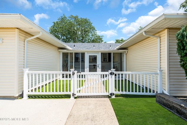 13 Canaries Court, Toms River, NJ 08757