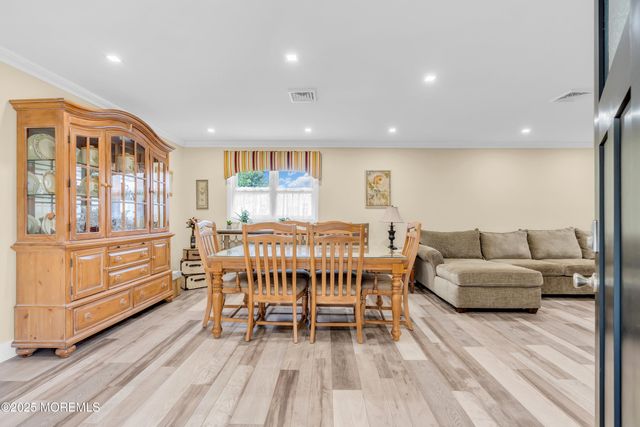 13 Canaries Court, Toms River, NJ 08757