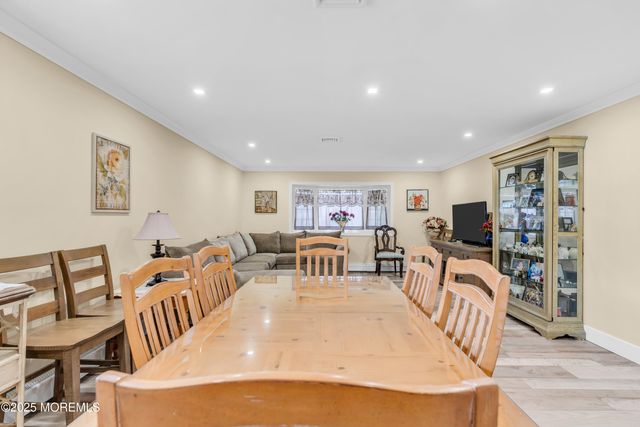 13 Canaries Court, Toms River, NJ 08757
