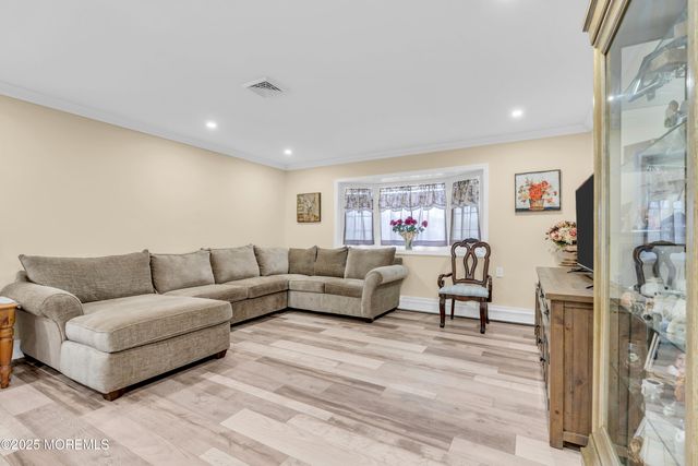 13 Canaries Court, Toms River, NJ 08757