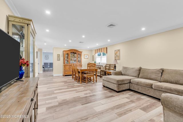 13 Canaries Court, Toms River, NJ 08757