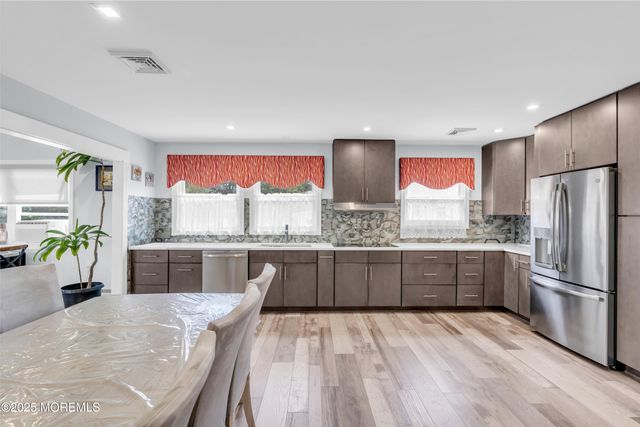 13 Canaries Court, Toms River, NJ 08757