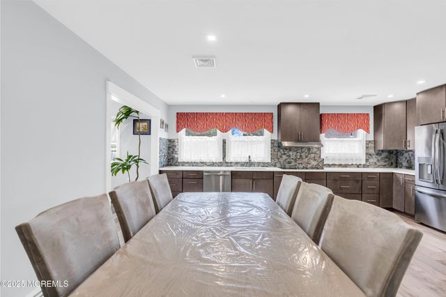 13 Canaries Court, Toms River, NJ 08757