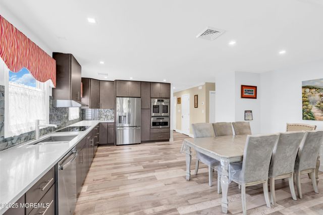 13 Canaries Court, Toms River, NJ 08757