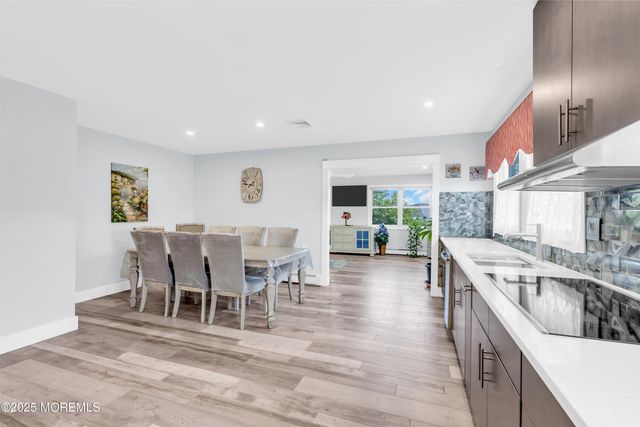 13 Canaries Court, Toms River, NJ 08757