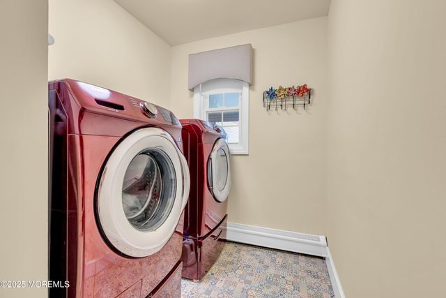 13 Canaries Court, Toms River, NJ 08757
