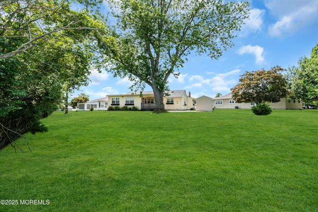 13 Canaries Court, Toms River, NJ 08757