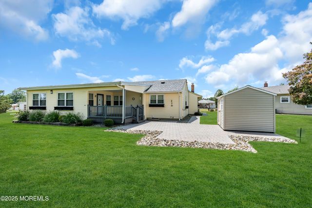 13 Canaries Court, Toms River, NJ 08757