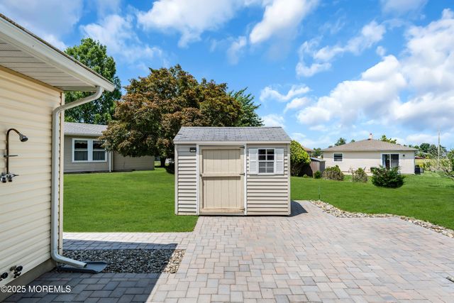 13 Canaries Court, Toms River, NJ 08757