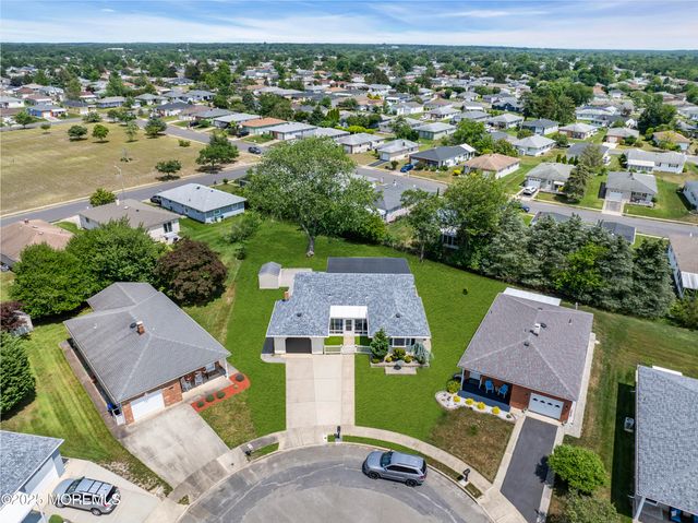 13 Canaries Court, Toms River, NJ 08757