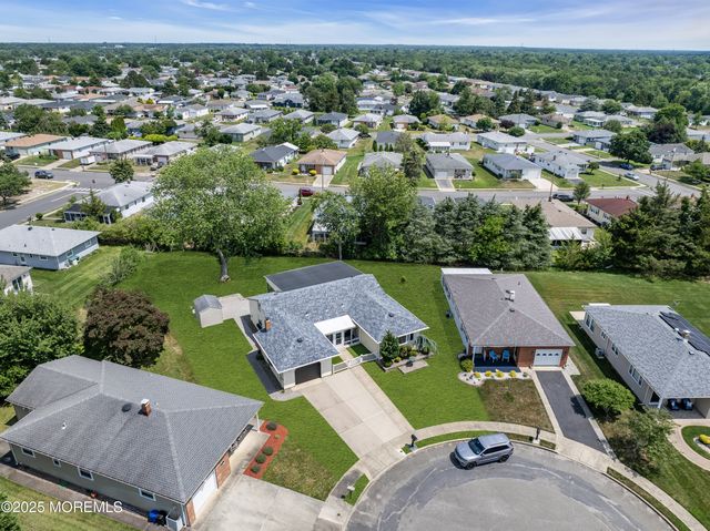 13 Canaries Court, Toms River, NJ 08757