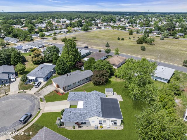 13 Canaries Court, Toms River, NJ 08757