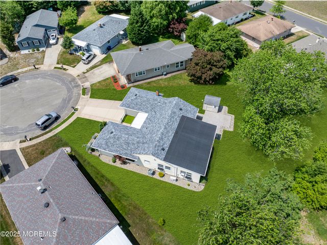 13 Canaries Court, Toms River, NJ 08757