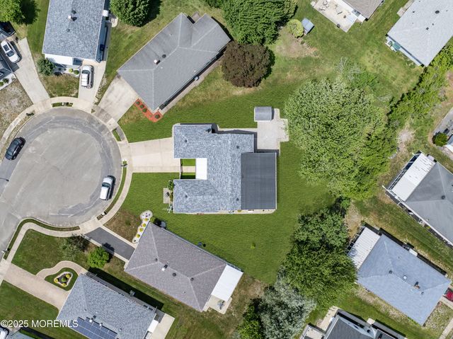 13 Canaries Court, Toms River, NJ 08757