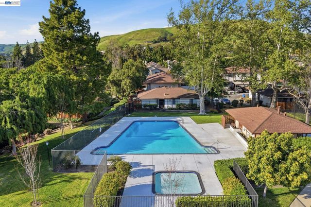 222 Corte San Pablo, Fremont, CA 94539