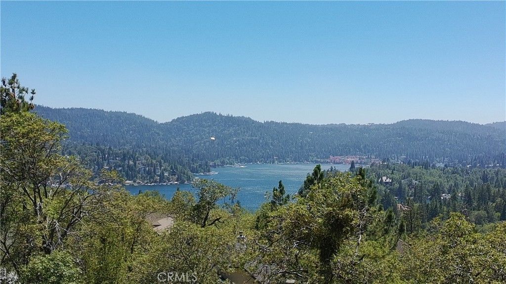 Image 11 of property listing at 1251 Glacier Drive, Lake Arrowhead, CA 92352