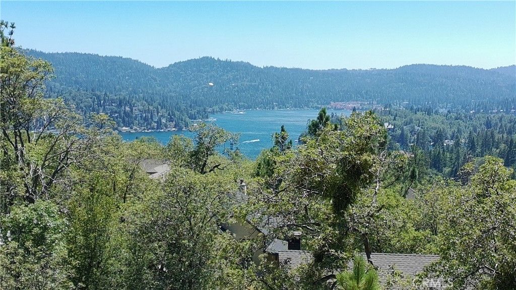 Image 3 of property listing at 1251 Glacier Drive, Lake Arrowhead, CA 92352