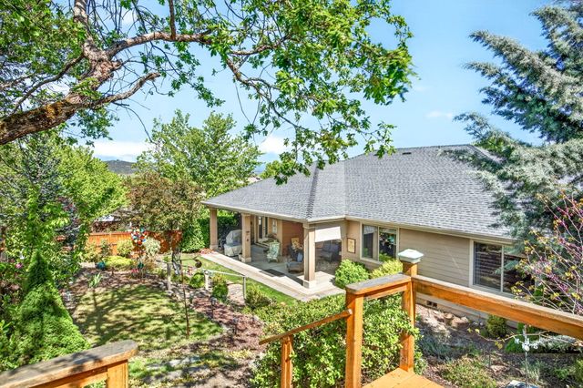 1284 Poppy Ridge Drive, Eagle Point, OR 97524