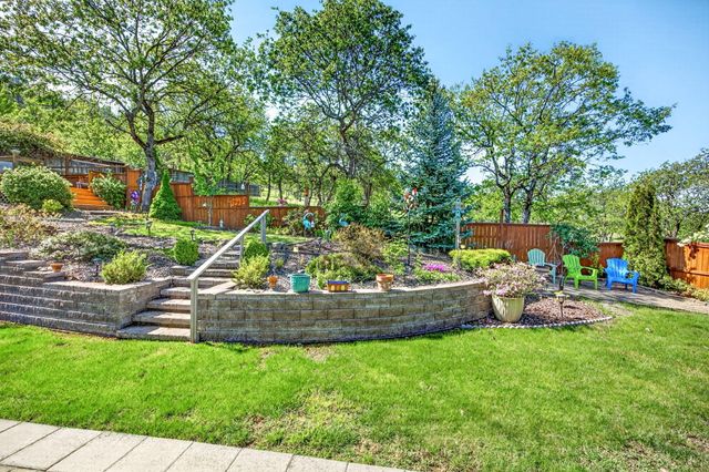 1284 Poppy Ridge Drive, Eagle Point, OR 97524