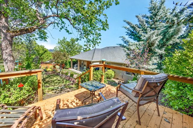 1284 Poppy Ridge Drive, Eagle Point, OR 97524