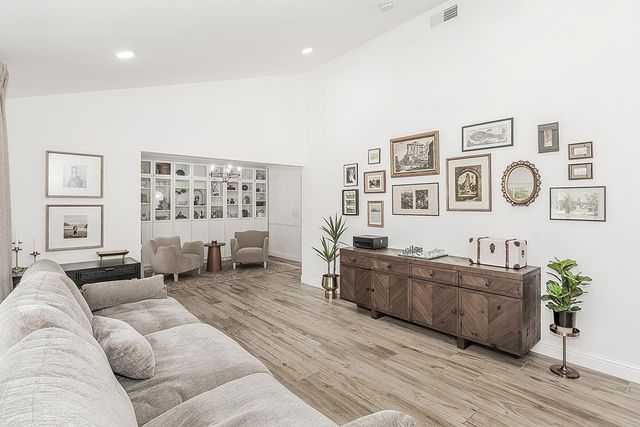 7721 N Cedar Avenue, Fresno, CA 93720