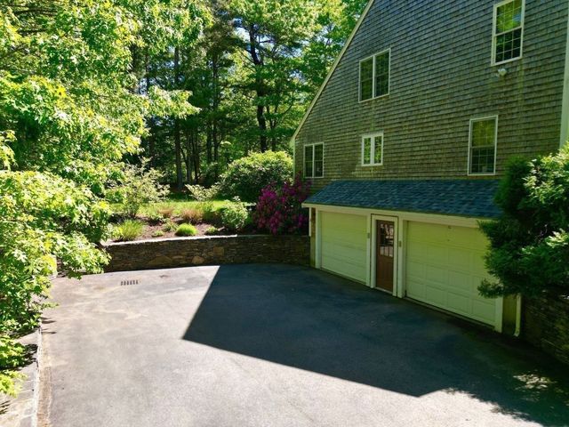 105 Shallow Pond Lane, Plymouth, MA 02360