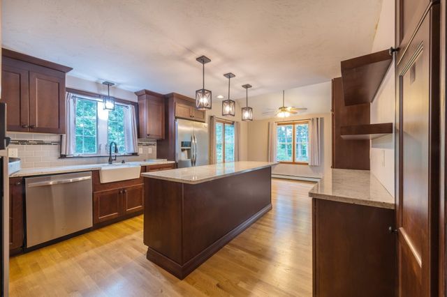 105 Shallow Pond Lane, Plymouth, MA 02360