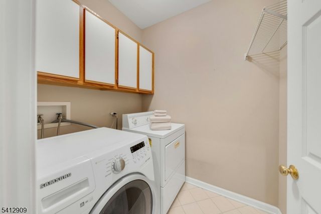 30 Clements Ct, Roseland Boro, NJ 07068