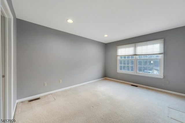 30 Clements Ct, Roseland Boro, NJ 07068