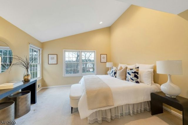 30 Clements Ct, Roseland Boro, NJ 07068