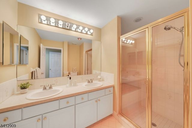 30 Clements Ct, Roseland Boro, NJ 07068