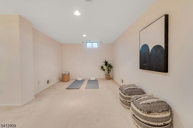 30 Clements Ct, Roseland Boro, NJ 07068